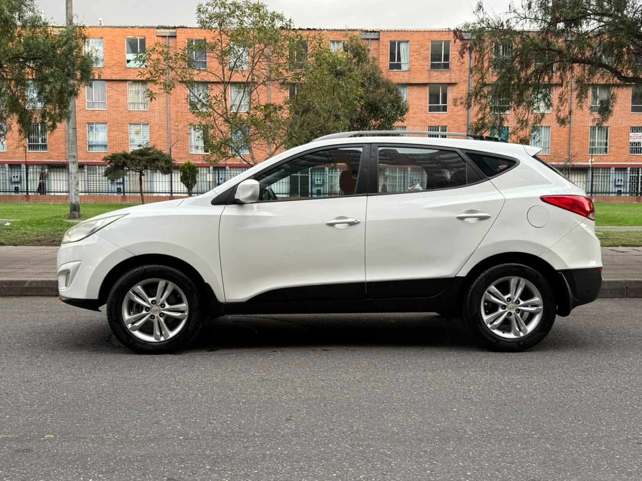 HYUNDAI TUCSON IX35 GLS — foto 5