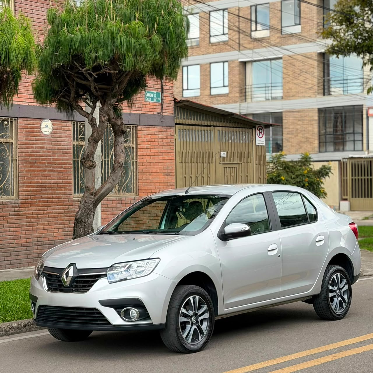 Renault Logan 1.6 Intens