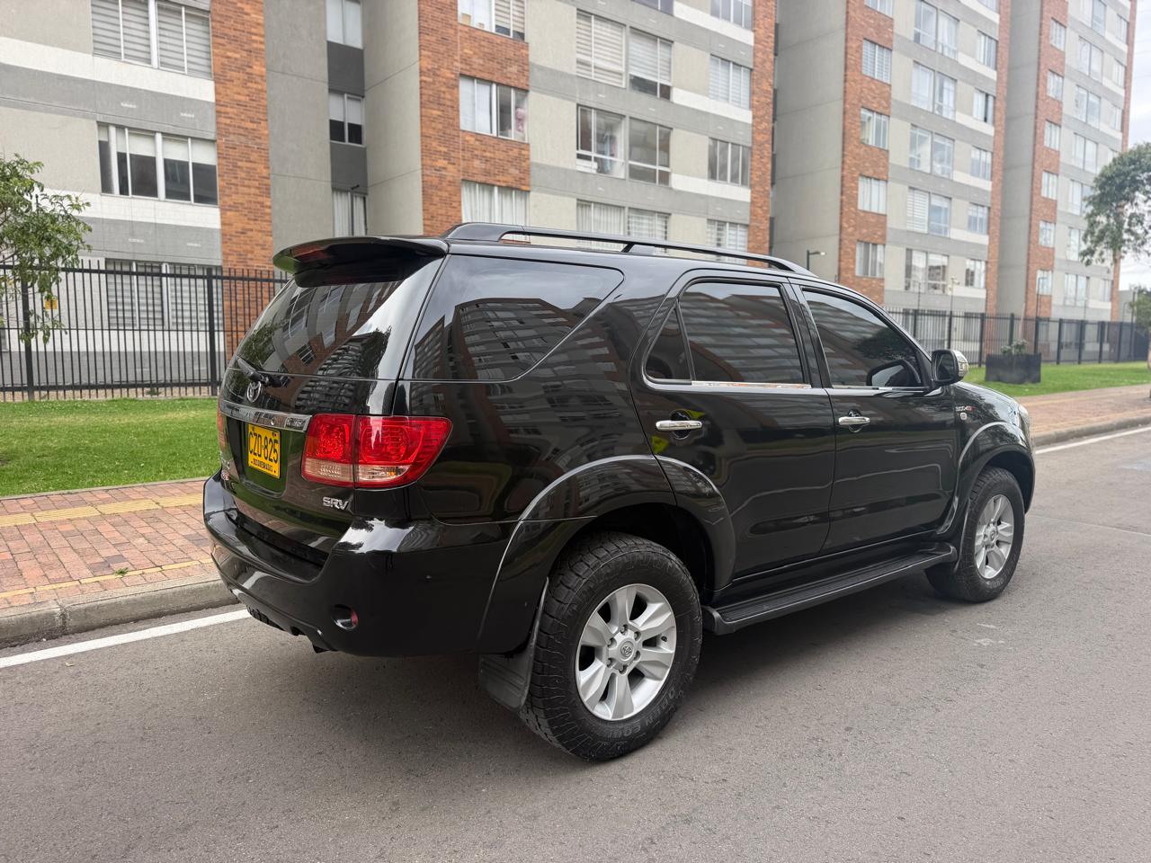 Toyota Fortuner 4x4 turbo Diésel automática — foto 4