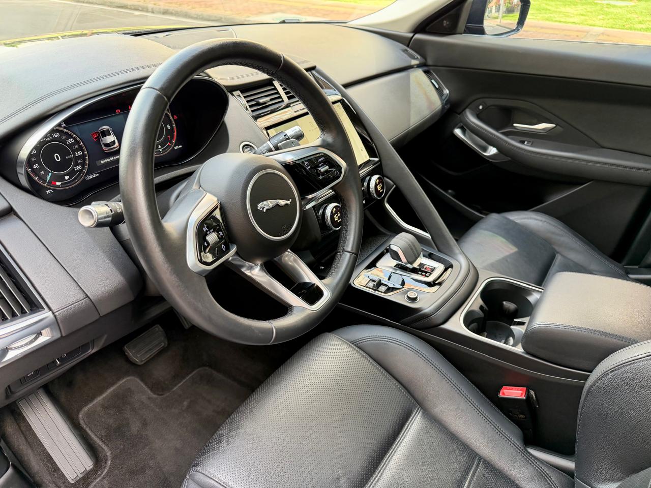 Jaguar E-Pace 2.0 — foto 21
